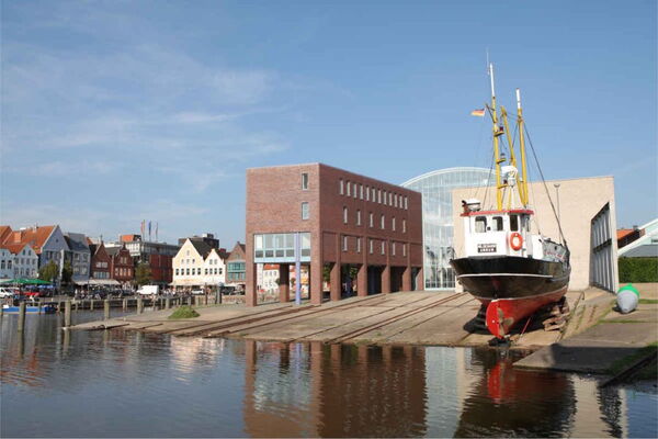 Husumer Hafen bei Ebbe.
