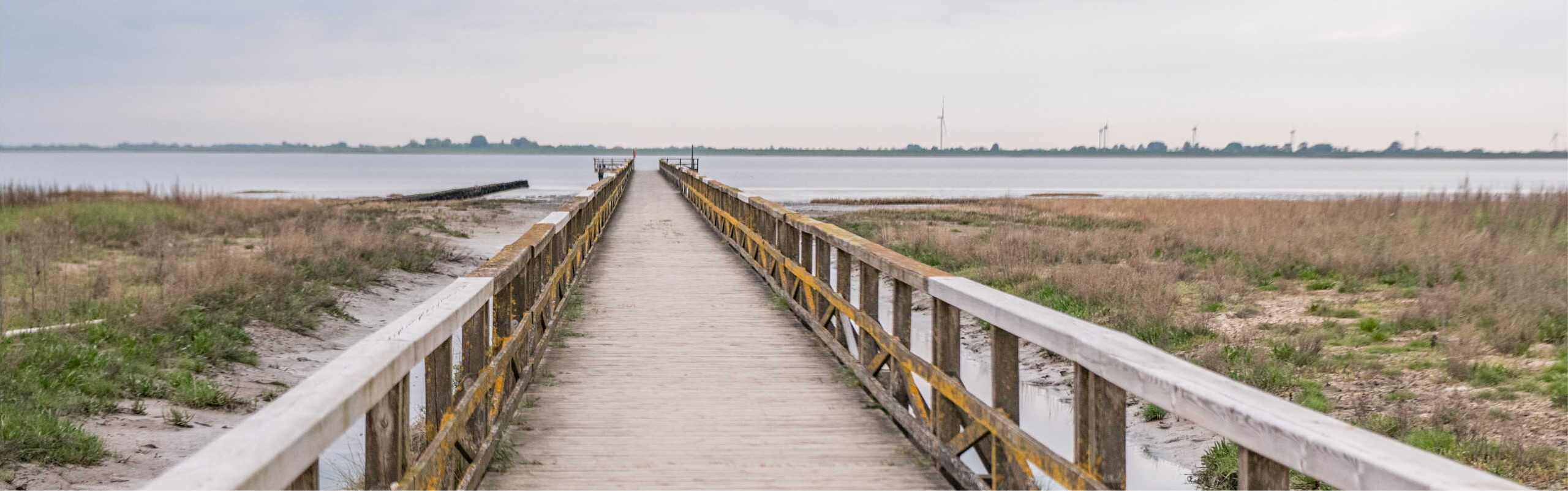 Seebruecke in Schobuell bei Husum an der Nordsee.